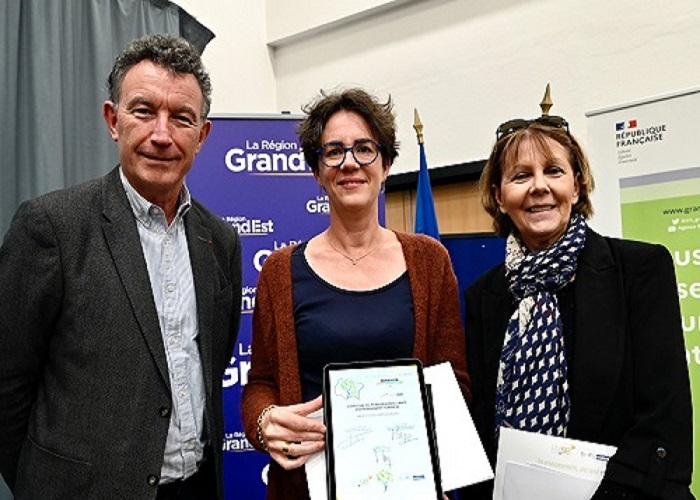 Ci-dessus et de gauche à droite : Franck Leroy, président du Conseil régional du Grand Est ; Virginie Cayre, directrice générale de l'Agence Régionale de Santé Grand Est et Josiane Chevalier, préfète de la région Grand Est